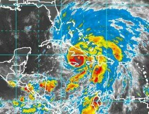 huracan-sandy-12pm-24102012