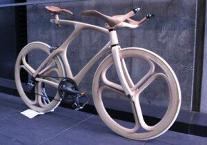 Canal Azul 24 Bicicleta de madera con unas curvas de miedo 01