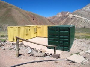 Canal Azul 24 Contenedores como refugio temporal para guardabosques en los Andes 01