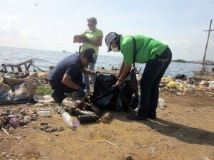 azul-ambientalistas-limpieza-inventario-desechos-playas